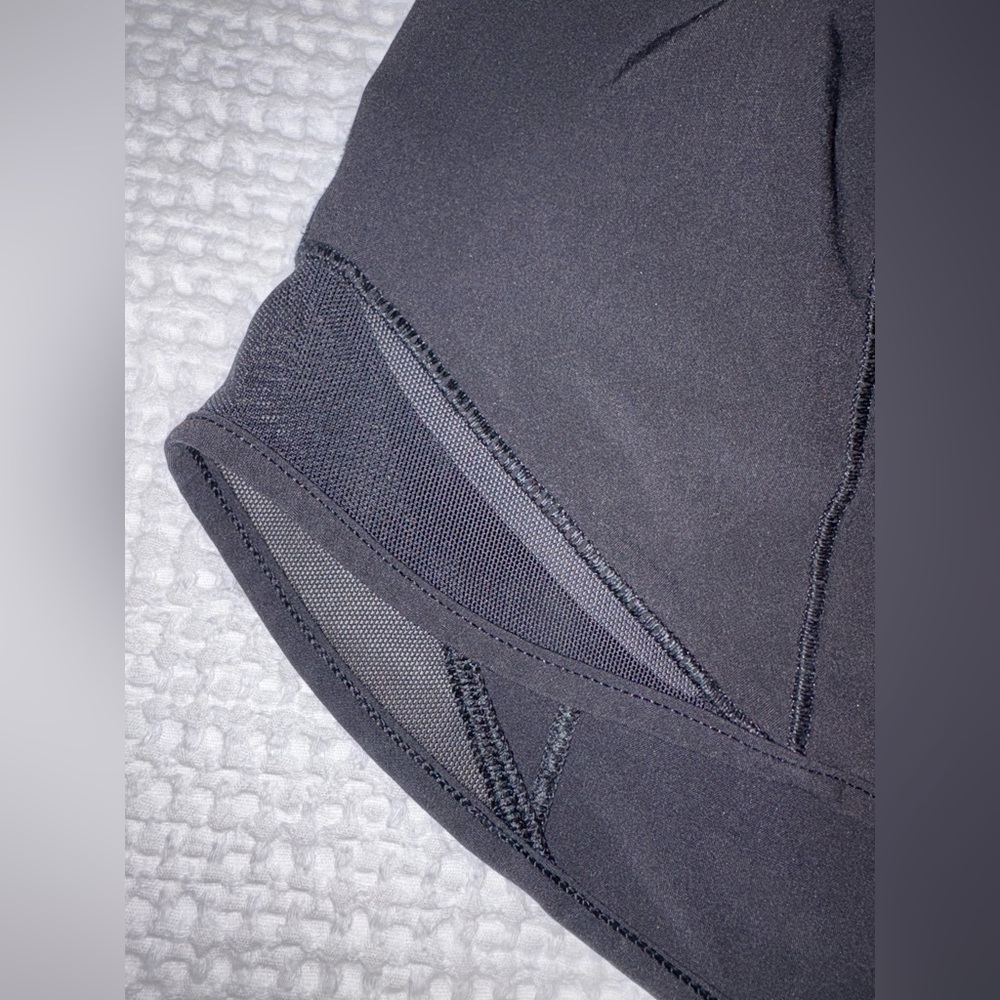 Lululemon Hotty Hot Short II, Long 4 Inches in Black - Size 4 - Picture 5 of 15